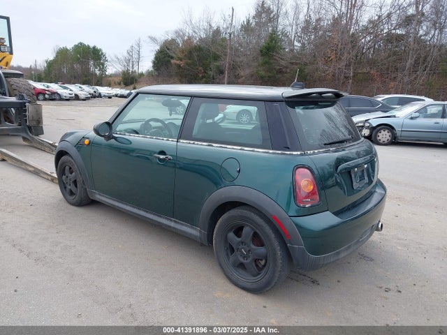 2007 MINI COOPER WMWMF33587TT51964 Photo 2