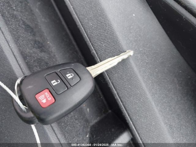 JTDKDTB34F1098684 Toyota Prius C One