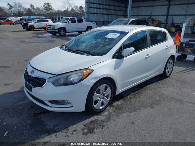 KIA Forte 5-door Lx 2016 KNAFK5A84G5618745 Image 2