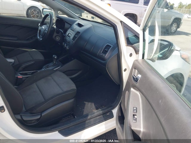 KIA Forte 5-door Lx 2016 KNAFK5A84G5618745 Image 5
