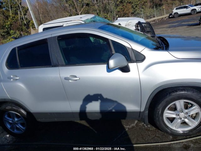 3GNCJKSBXLL209698 Chevrolet Trax Fwd Ls