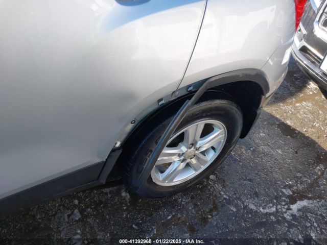 3GNCJKSBXLL209698 Chevrolet Trax Fwd Ls