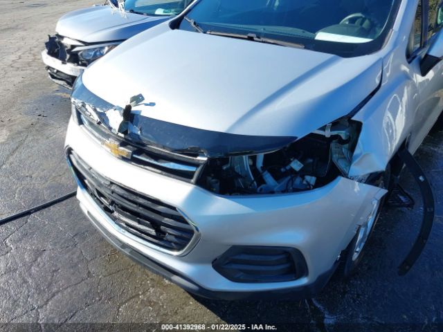 3GNCJKSBXLL209698 Chevrolet Trax Fwd Ls