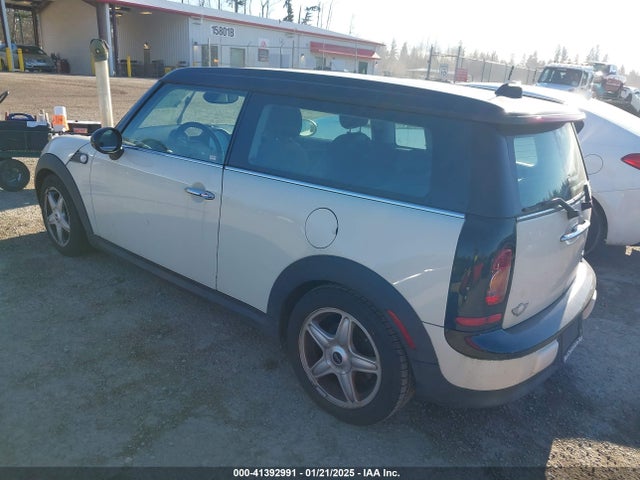2008 MINI COOPER CLUBMAN WMWML33508TN66314 Photo 2