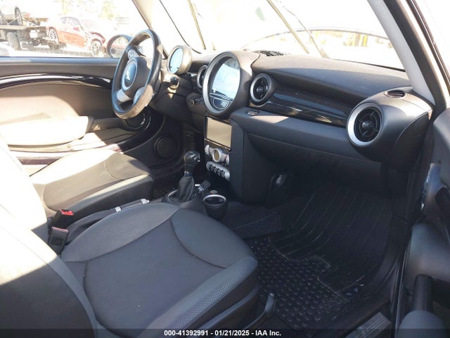 2008 MINI COOPER CLUBMAN WMWML33508TN66314 Photo 4