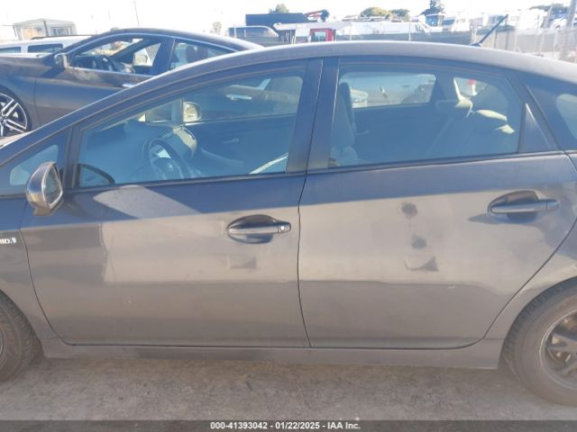 JTDKN3DU2F0425415 Toyota Prius Two