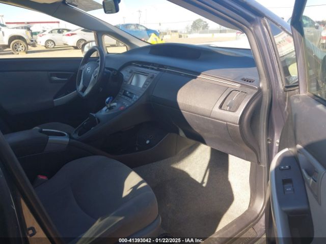 JTDKN3DU2F0425415 Toyota Prius Two
