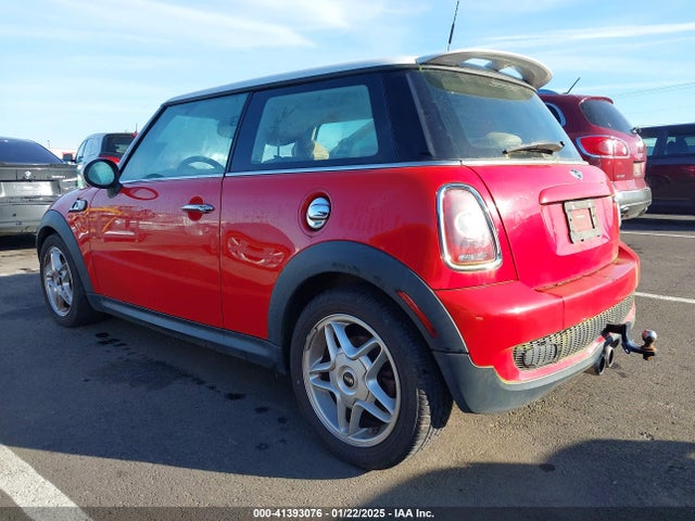 2010 MINI COOPER S WMWMF7C50ATZ69911 Photo 2