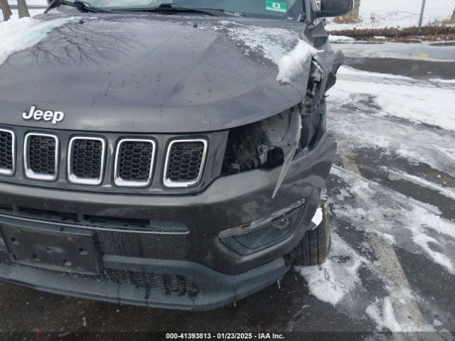 3C4NJDBB3JT402348 Jeep Compass Latitude 4x4