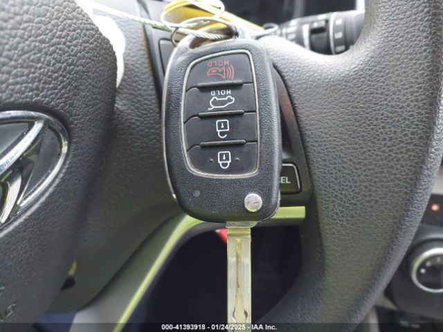 KM8J2CA41LU213551 Hyundai TUCSON SE