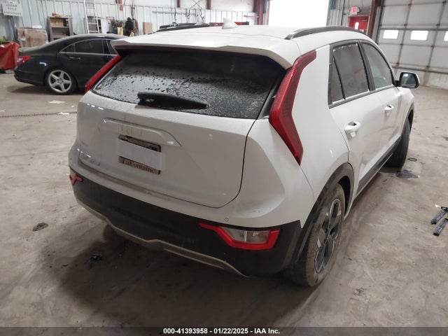 KNDCR3L10R5101726 KIA 2024