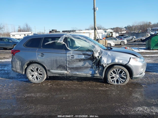 Mitsubishi Outlander Se 2018 JA4AZ3A35JJ003454 Image 13
