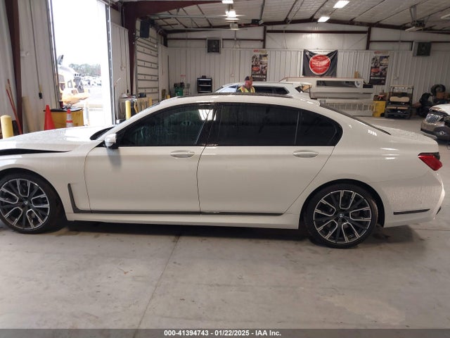 BMW 750 I Xdrive 2022 WBA7U2C02NCG79415 Image 14