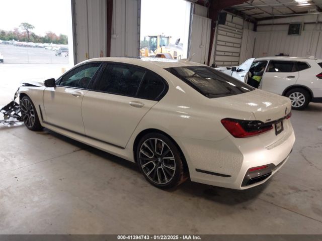 2022 BMW 750 WBA7U2C02NCG79415 Photo 2