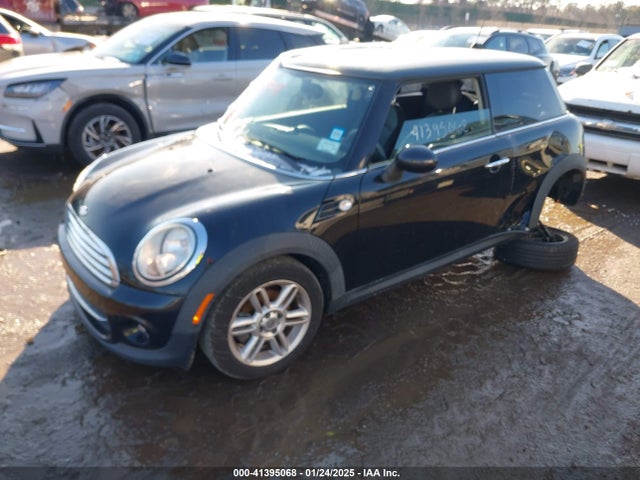 2011 MINI COOPER WMWSU3C52BT096864 Photo 1