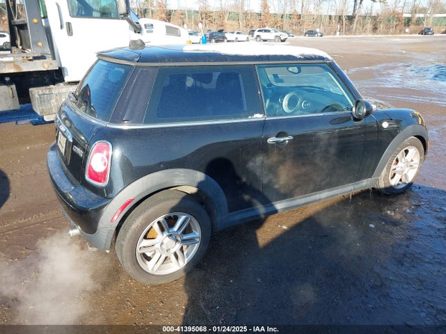 2011 MINI COOPER WMWSU3C52BT096864 Photo 3