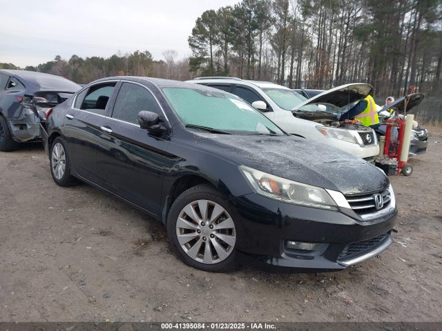 2015 1HGCR3F83FA023438 main image