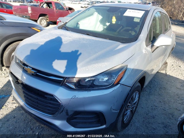 Chevrolet TRAX LS 2017 3GNCJKSB9HL227438 Image 2