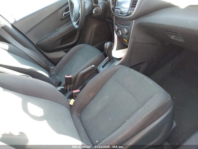 Chevrolet TRAX LS 2017 3GNCJKSB9HL227438 Image 5