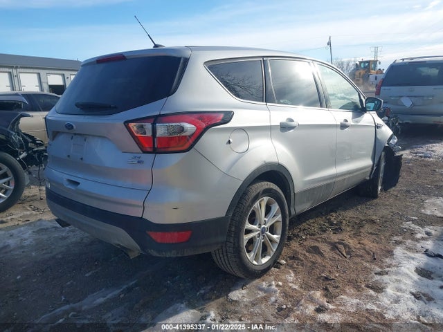 1FMCU9GDXHUE90509 Ford ESCAPE SE