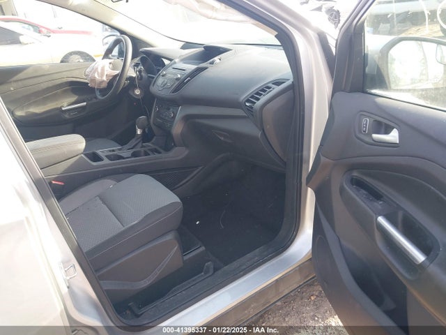 1FMCU9GDXHUE90509 Ford ESCAPE SE