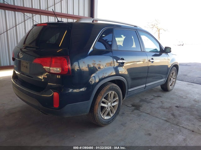 KIA SORENTO LX 2015 5XYKT3A63FG591822 Image 4
