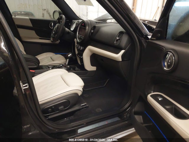 2017 MINI COUNTRYMAN WMZYT5C39H3D80286 Photo 4