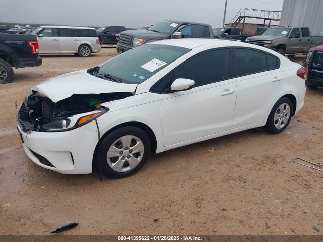 KIA FORTE LX 2017 3KPFK4A78HE082702 Image 2