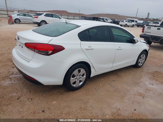 KIA FORTE LX 2017 3KPFK4A78HE082702 Image 4
