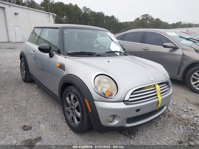 2007 MINI COOPER WMWMF33567TL77317 Photo 0