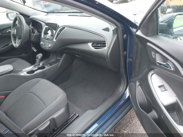 1G1ZD5ST1NF111816 Chevrolet Malibu Fwd Lt