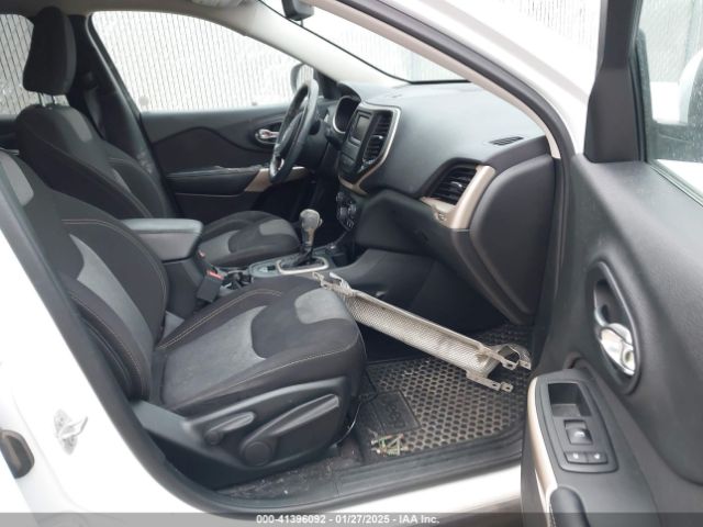 1C4PJMCB6JD592191 Jeep Cherokee Latitude 4x4