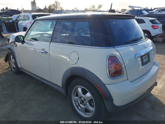 2007 MINI COOPER WMWMF33577TT54547 Photo 2