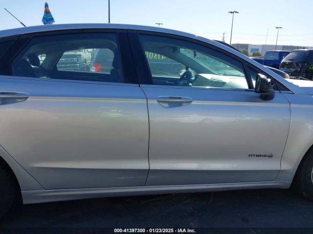 3FA6P0LUXHR233843 Ford Fusion Hybrid Se