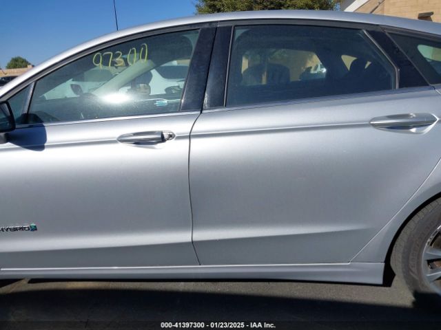 3FA6P0LUXHR233843 Ford Fusion Hybrid Se
