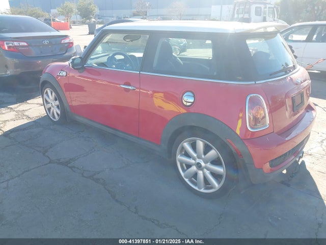 2008 MINI COOPER S WMWMF73548TT89300 Photo 2