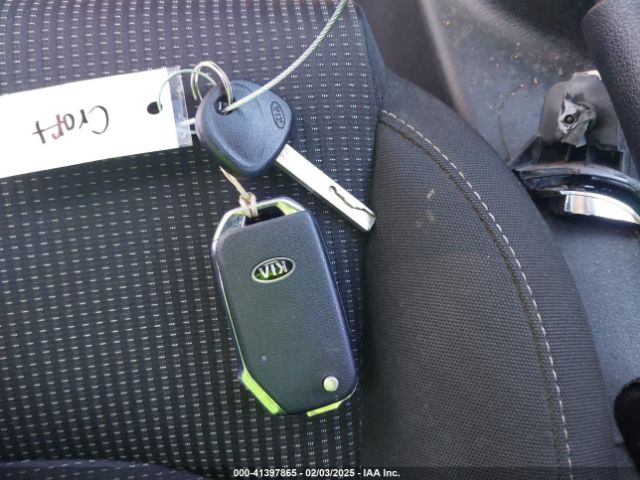 3KPF24AD9ME266594 KIA Forte Lxs