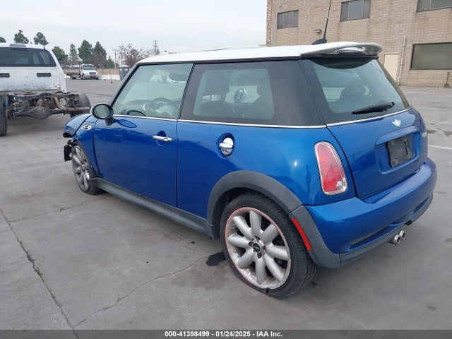 2006 MINI COOPER S WMWRE33556TJ36937 Photo 2