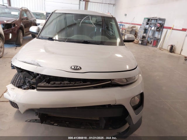 KIA SOUL S 2020 KNDJ23AU5L7016093 Image 13