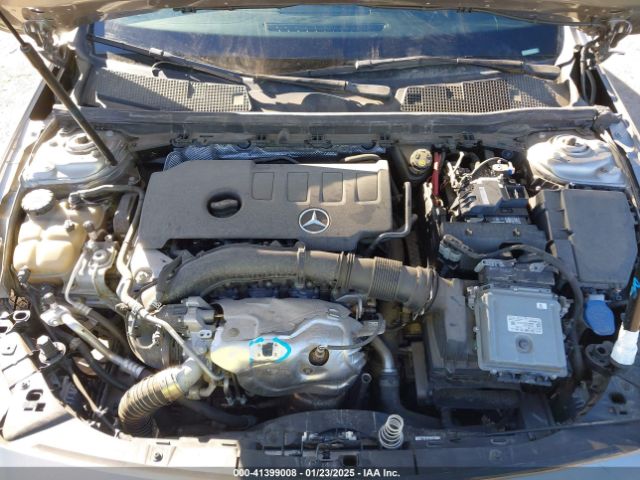 WDD3G4EBXKW021275 Mercedes-Benz A 220