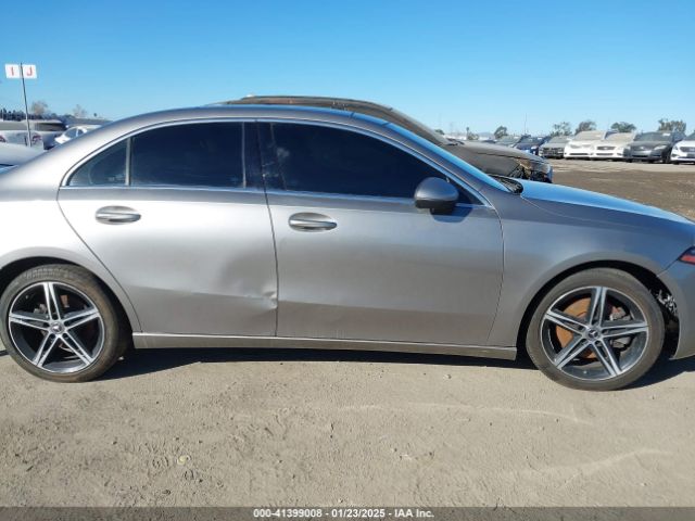 WDD3G4EBXKW021275 Mercedes-Benz A 220