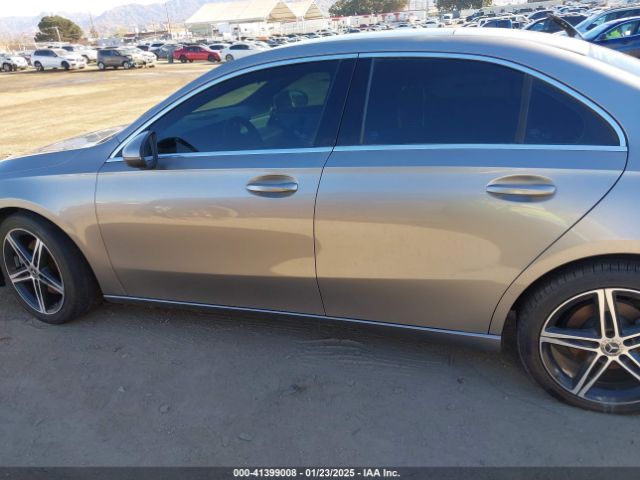 WDD3G4EBXKW021275 Mercedes-Benz A 220