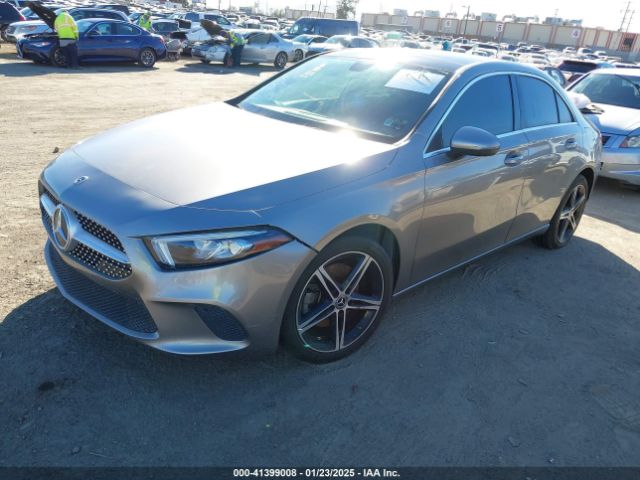 WDD3G4EBXKW021275 Mercedes-Benz A 220