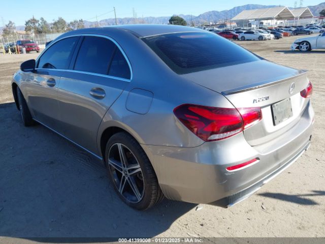 WDD3G4EBXKW021275 Mercedes-Benz A 220