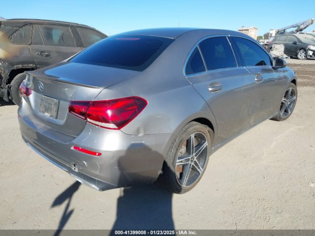 WDD3G4EBXKW021275 Mercedes-Benz A 220
