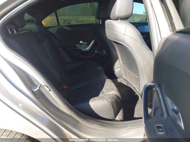 WDD3G4EBXKW021275 Mercedes-Benz A 220