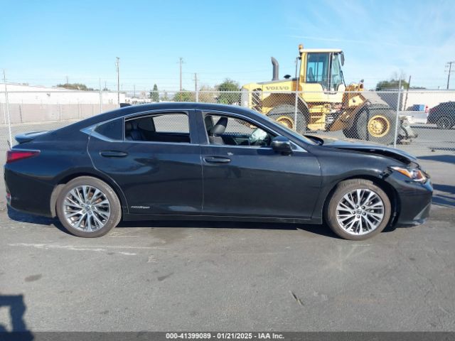 58AD21B15LU005820 Lexus ES 300H