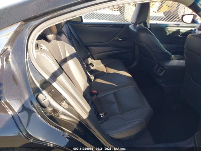 58AD21B15LU005820 Lexus ES 300H
