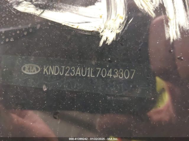 KNDJ23AU1L7043307 KIA Soul X-line