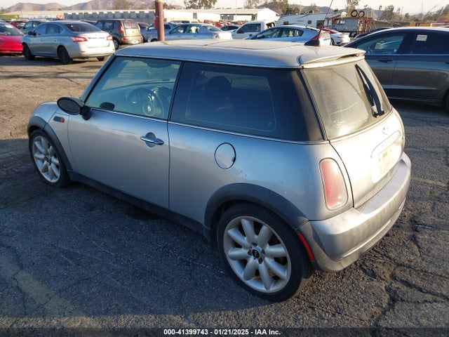 2005 MINI COOPER WMWRC33525TJ70533 Photo 2